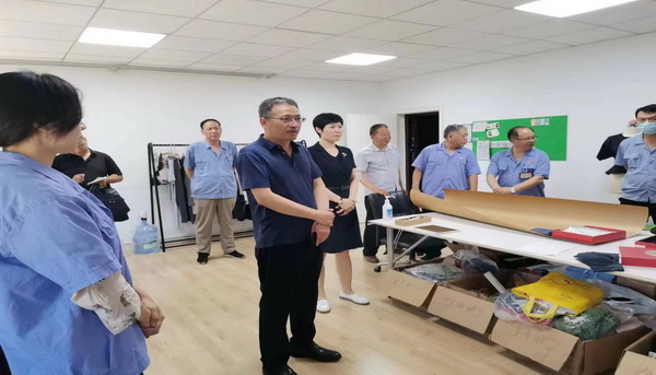 常山集團(tuán)黨委副書記、副董事長、總經(jīng)理?xiàng)钊饎偟浇?jīng)編實(shí)業(yè)公司調(diào)研工作