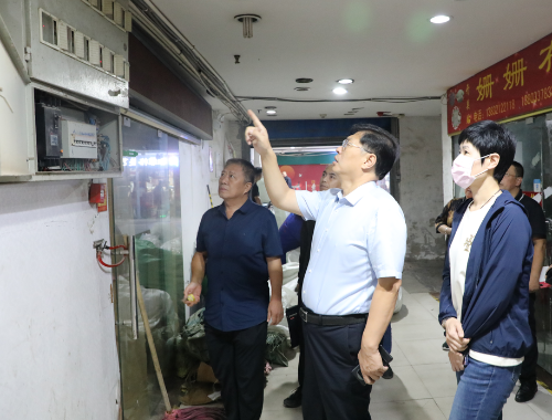 常山集團(tuán)中秋、國(guó)慶“雙節(jié)”不停產(chǎn) 主要領(lǐng)導(dǎo)帶隊(duì)開(kāi)展調(diào)研